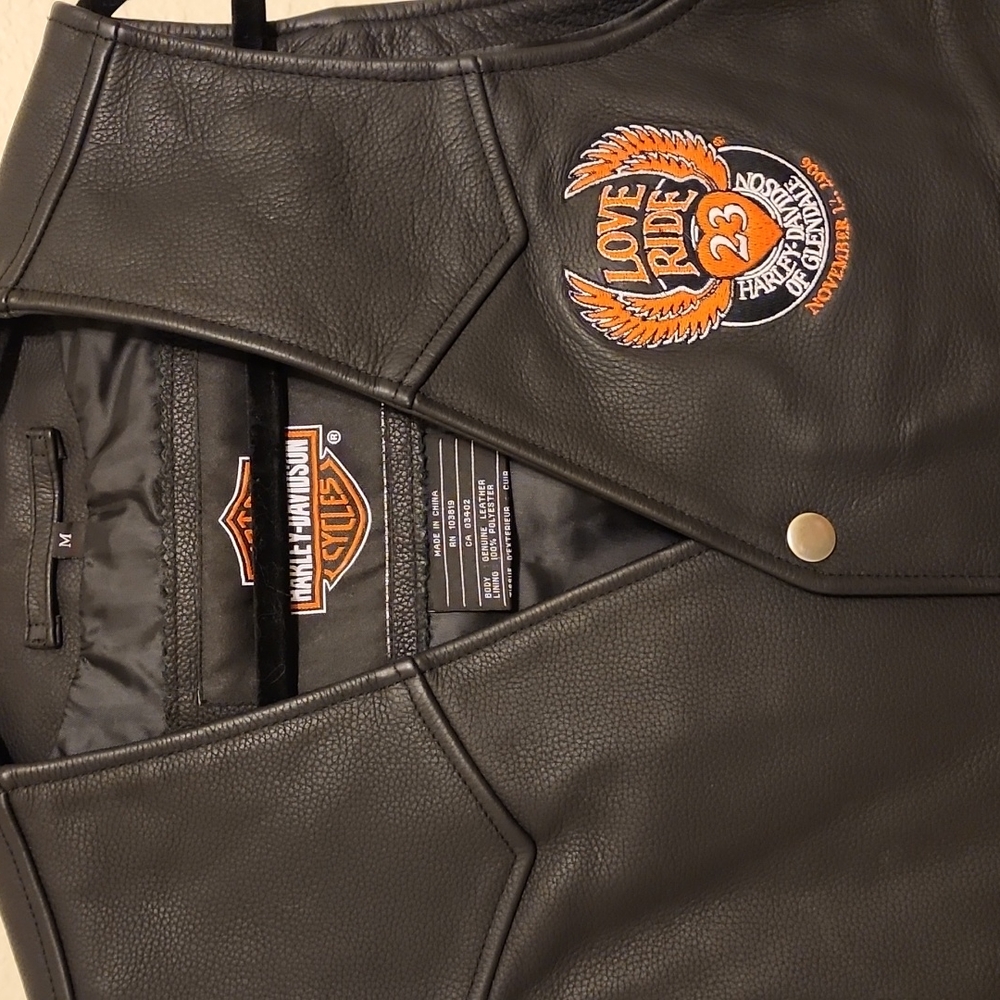 (121) Women's Harley Davidson leather vest size M